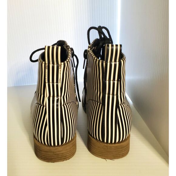 Pipperdoodles Black/White Stripe Halloween Boots, Detachable Bows Girl Size 2 - Picture 5 of 7
